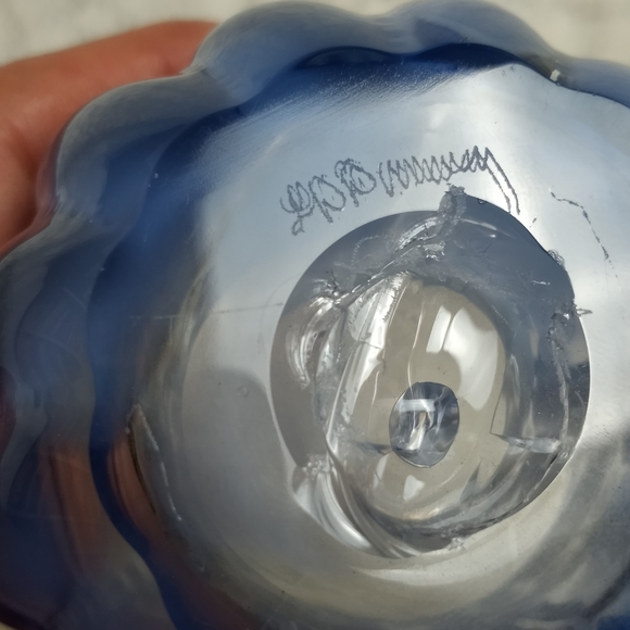 Hand Blown Art Glass Vase Blue Clear Speckled Pontil Scar Signed Ribbed 5" Tall - Picture 8 of 8